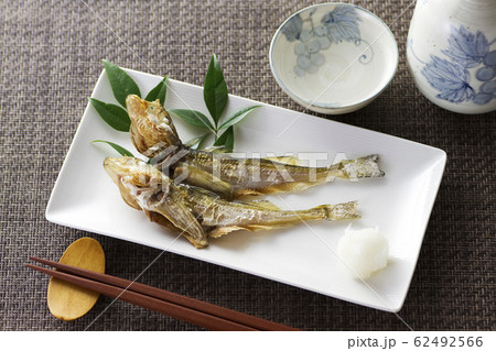 ハタハタ はたはた 焼き魚 箸の写真素材