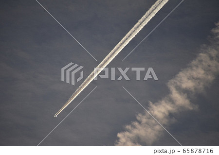 尾を引くの写真素材