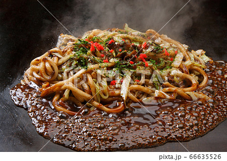 うどん 焼うどん 鉄板焼きうどん 麺類の写真素材