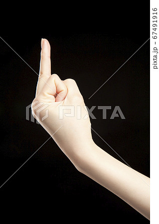 中指を立てるの写真素材 Pixta