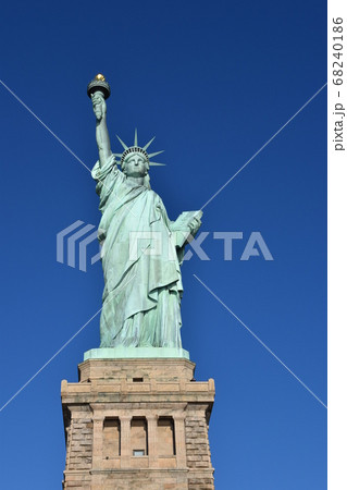 アメリカ 正面 ニューヨーク 自由の女神の写真素材