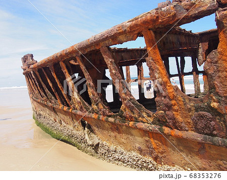 沈没船 海の写真素材
