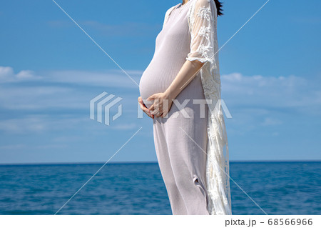 妊娠 女性 海 妊婦の写真素材 - PIXTA