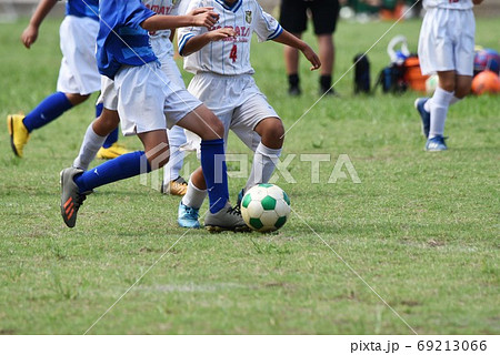 少年サッカー 試合風景の写真素材