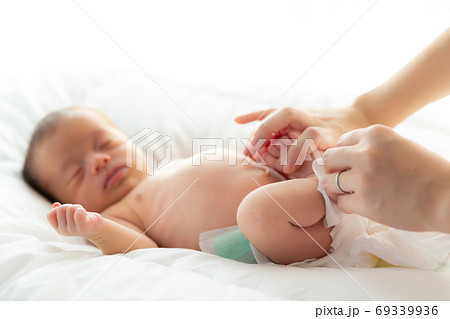 赤ちゃん おしり かわいい 子供の写真素材