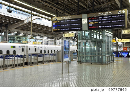 ホーム 案内板 鉄道 駅の写真素材 - PIXTA