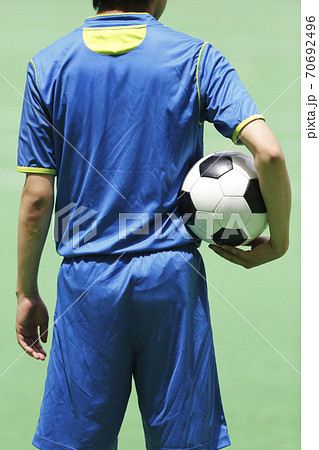 サッカー スポーツ 後姿 球技の写真素材