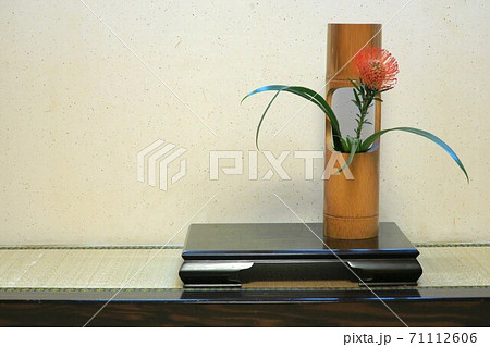 床の間 生け花の写真素材