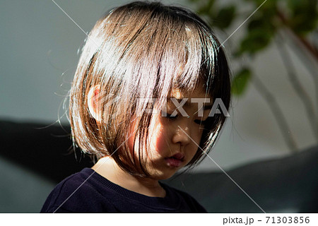 幼児 ショートヘアー 女子 女の子の写真素材