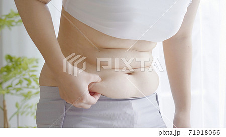 三段腹の写真素材 - PIXTA