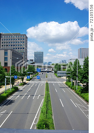 片側三車線道路の写真素材