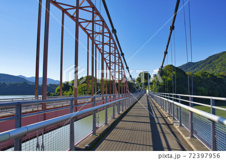 橋 歩道橋 三井そよかぜ橋 三井大橋 津久井湖の写真素材 Pixta