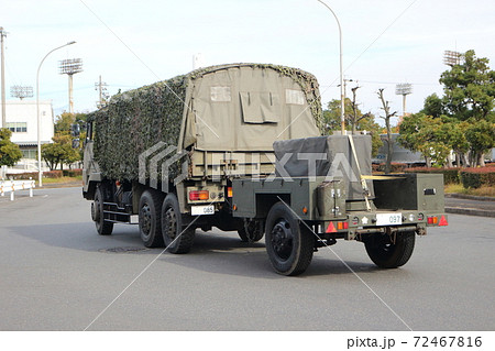 自衛隊のトラックと牽引車両 73式トラック トレーラー の写真素材