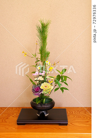 花 床の間 花瓶 和室の写真素材