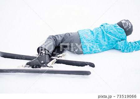 転倒 転ぶ スキー スキー場の写真素材