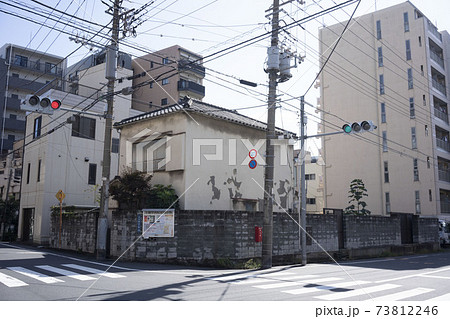 日本の古い木造二階建住宅/狭小住宅/一戸建て/