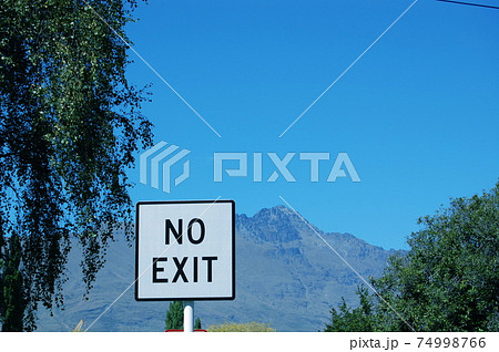 看板 標識 駐車禁止 英語の写真素材