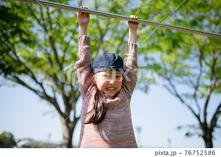 小学生 鉄棒 パンモロ 