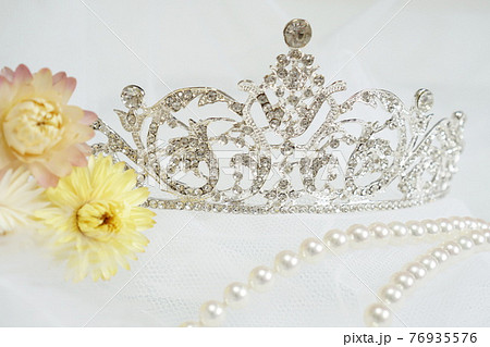 ティアラ お姫様 冠 王冠の写真素材