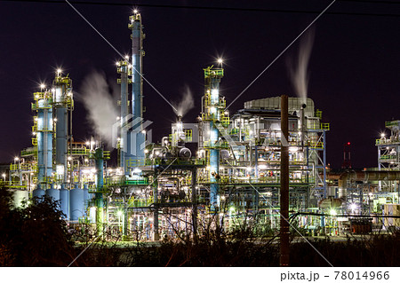 大阪府】堺泉北臨海工業地帯の工場夜景の写真素材 [72889103