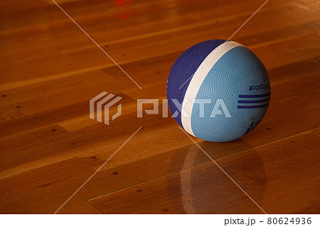 ドッジボール ボールの写真素材