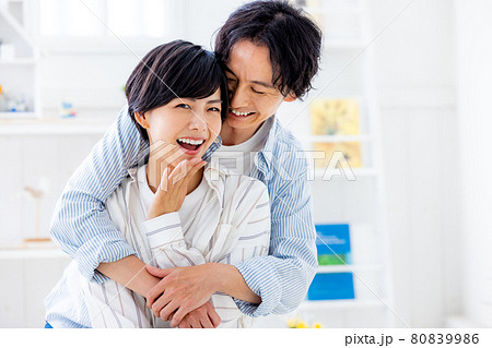 ハグの写真素材