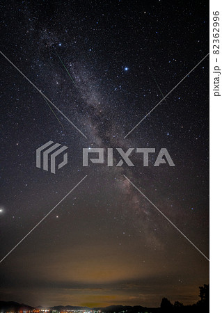 流星群の写真素材集 ピクスタ