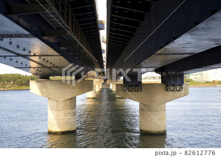 橋 湘南 トラスコ湘南大橋 道路の写真素材