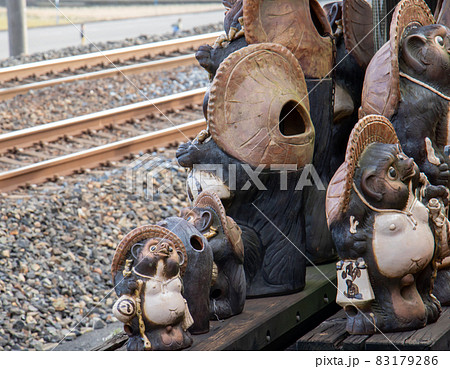 置物 たぬき 京都 駅の写真素材 - PIXTA