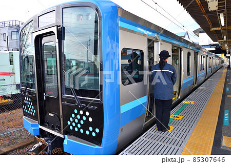 Jr東日本 鉄道 車掌 女性の写真素材