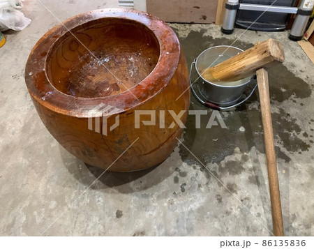 杵と臼柄杓付き