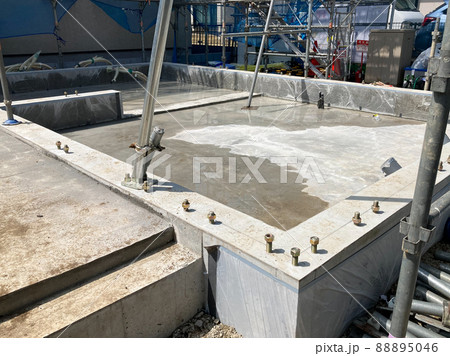 アパート建設の基礎工事現場のイメージ