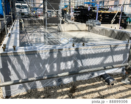 アパート建設の基礎工事現場のイメージ