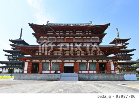 薬師寺 東塔 西塔 寺の写真素材 - PIXTA