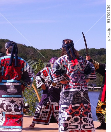 ウポポイ伝統の踊り
