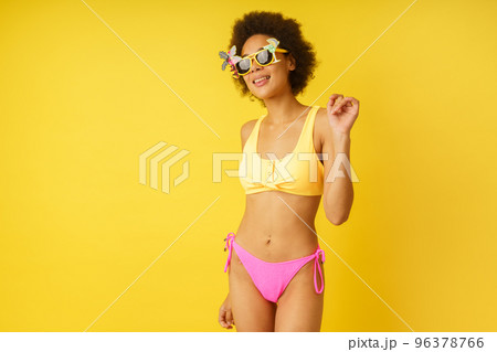 bikini beauty with big boobs - Stock Illustration [104095570] - PIXTA