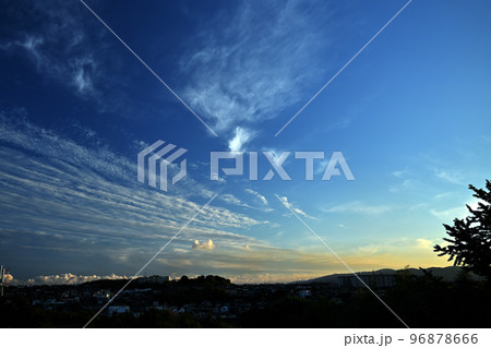 澄み切った青空の写真素材 - PIXTA