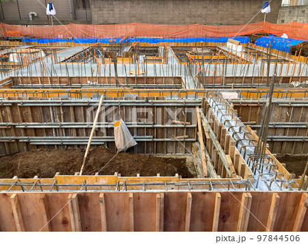マンション基礎工事現場のイメージ