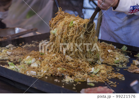 屋台 お好み焼き 鉄板焼き 的屋の写真素材 - PIXTA 屋台 お好み焼き 鉄板焼き 的屋の写真素材 - PIXTA