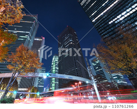 サークル交差点 新宿警察署裏交差点 新宿 都市の写真素材 - PIXTA