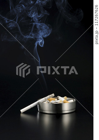 灰皿 吸い殻 吸いがら タバコの写真素材 - PIXTA