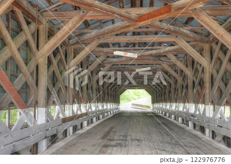 木の橋 木造橋 小川 古いの写真素材 - PIXTA