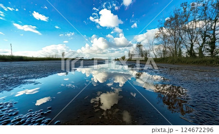 雨上がり 雲 道路 反射の写真素材 - PIXTA