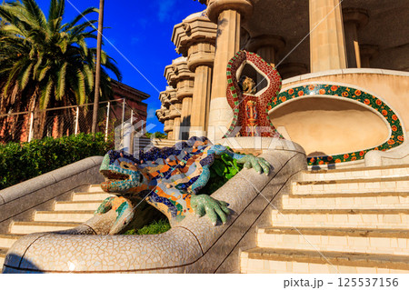 グエル公園 公園 ガウディ とかげの写真素材 - PIXTA