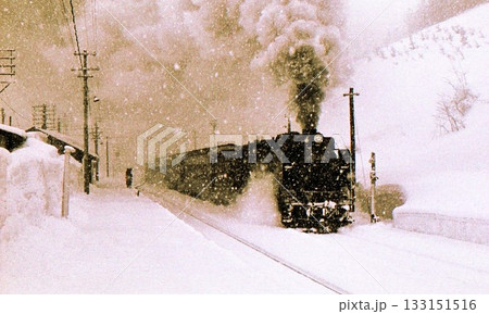 雪 蒸気機関車 モノクロ 鉄道の写真素材 - PIXTA